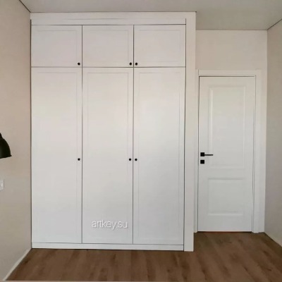 Шкаф встроенный распашной - белая классика - вид 4 миниатюра